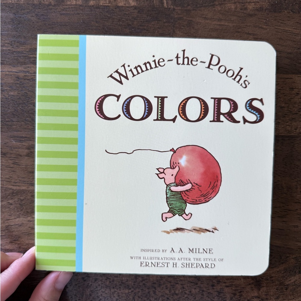 Winnie-the-Pooh's Colors Book